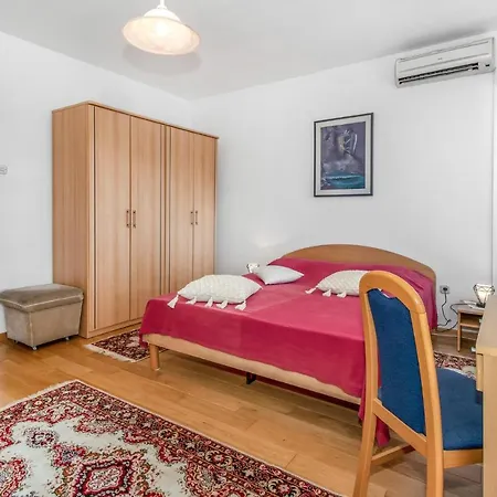 2 Bedroom Cozy In